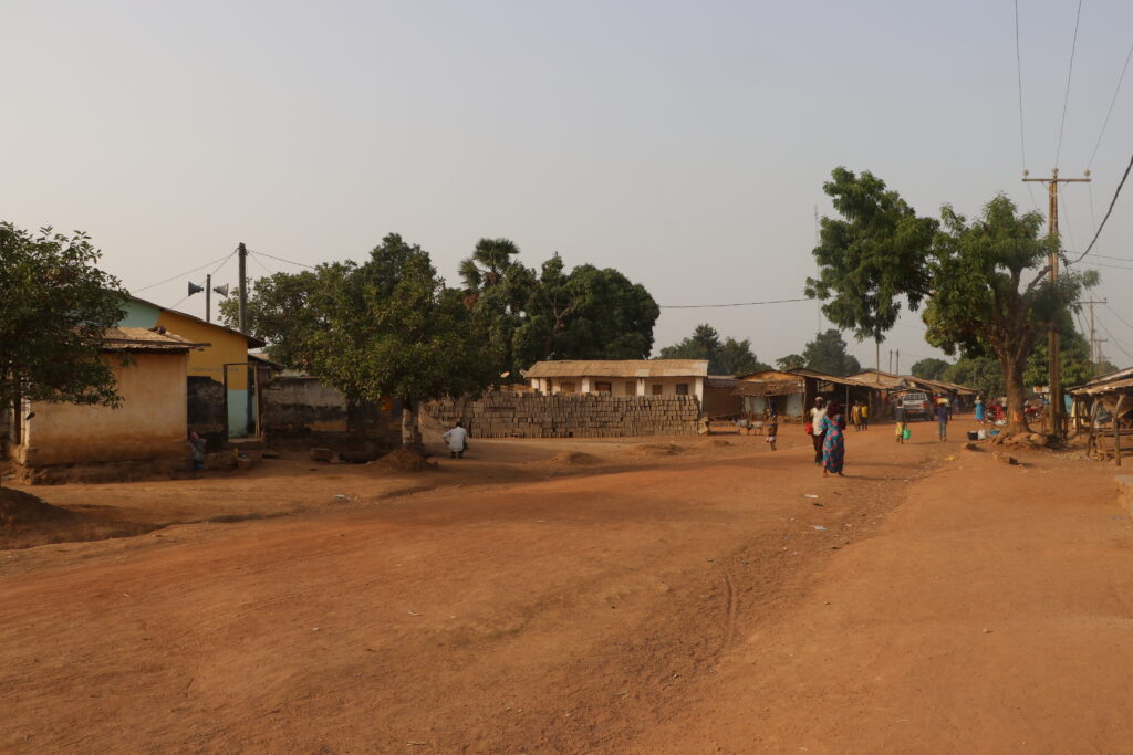 Ligne BT village de Mbakaou